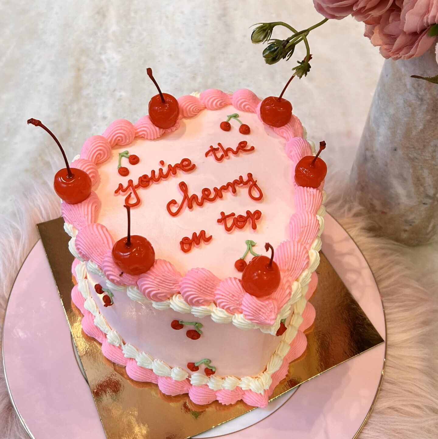 cherry-love-cake@2x-scaled-e1738422118758-1 Cherry Love cake – Image 1